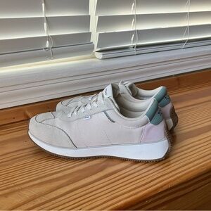Women’s TOMS TRVL LITE Retro Runner Sneaker Egret Suede Sz 8.5
